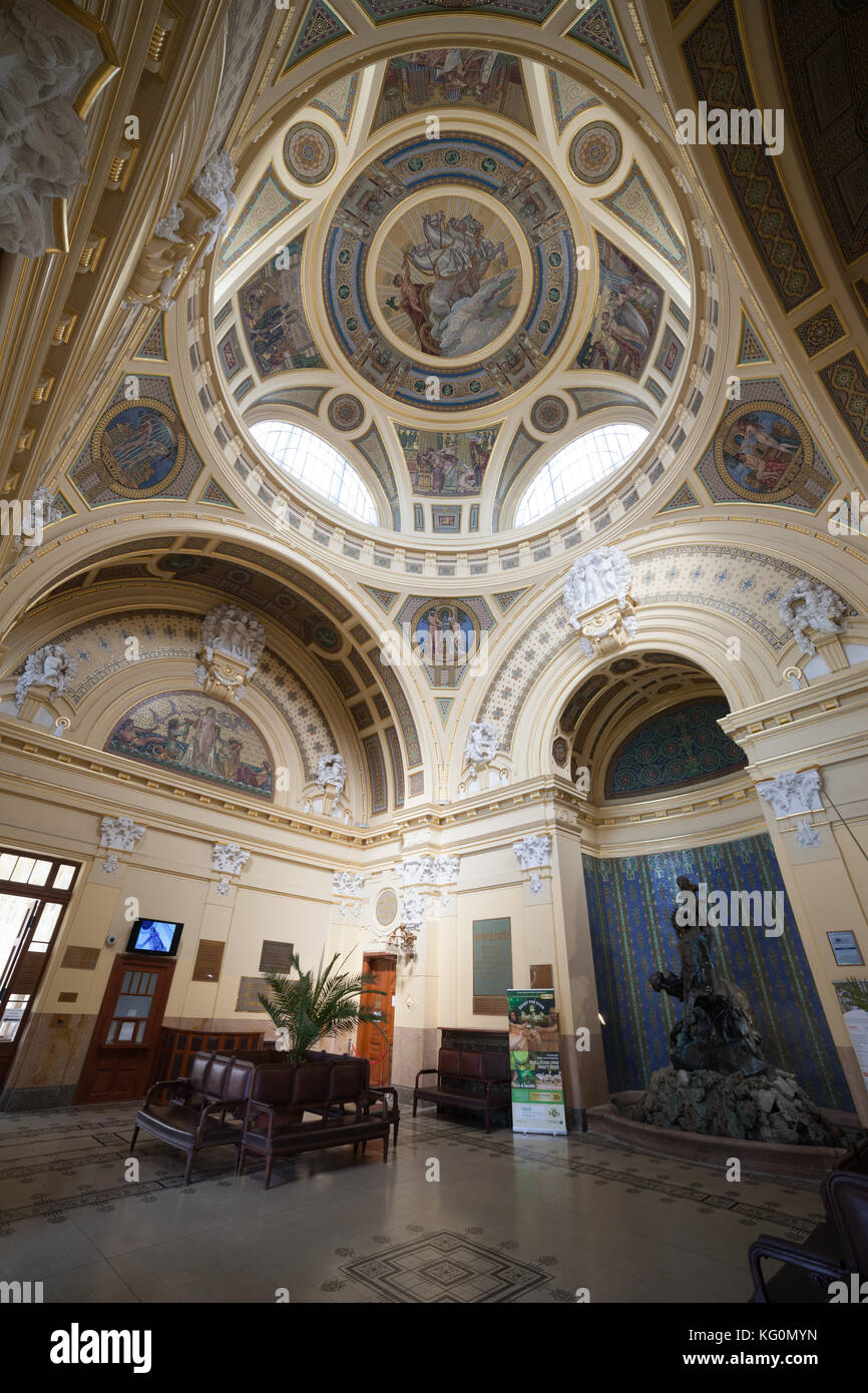 Thermes Szechenyi hall intérieur avec coupole et mosaïques dans Budapest, Hongrie, style Néo-Baroque Banque D'Images