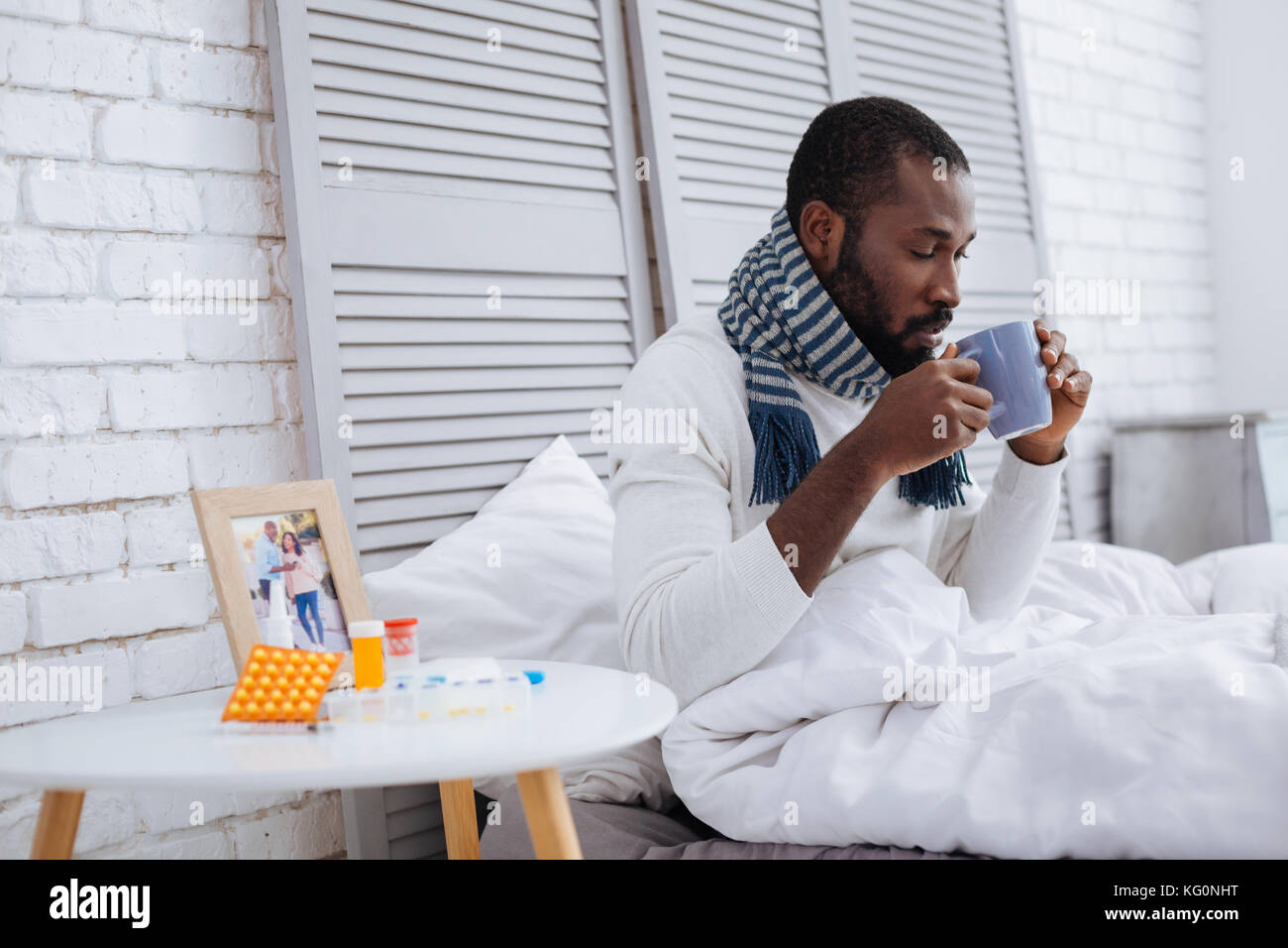 Responsable calme thé chaud potable patient Banque D'Images