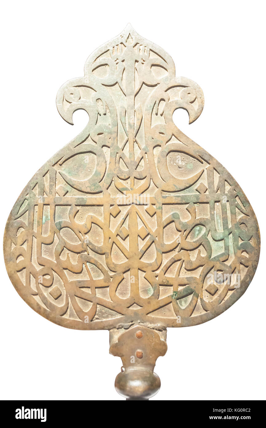 Ancien artefact islamique isolé sur fond blanc Banque D'Images