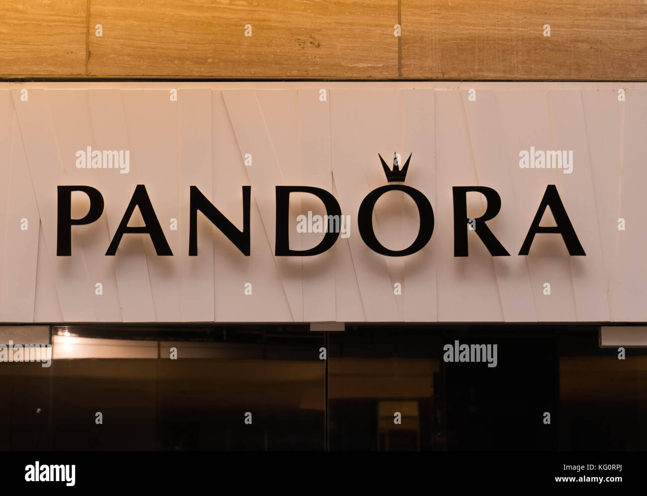 Cologne, Allemagne - 29 octobre 2017 : pandora shop logo Banque D'Images