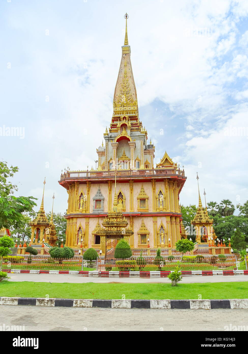 Wat chaiyathararam ou Wat Chalong, le temple le plus à Phuket, Thaïlande Banque D'Images