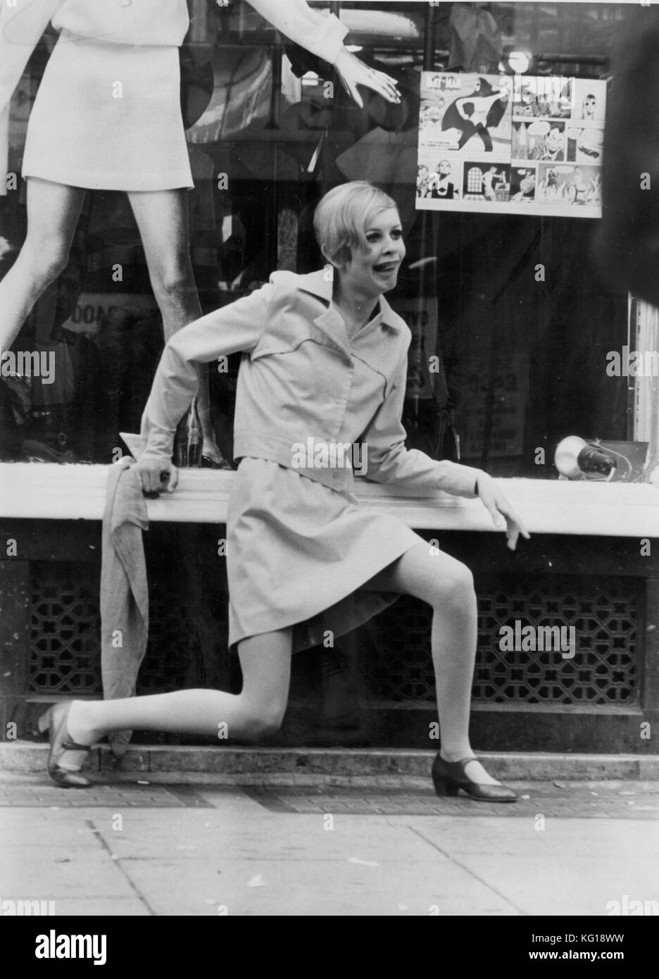 Twiggy (lesley hornby) dans son 1er appel appuyez sur Carnaby St London 1965 Banque D'Images