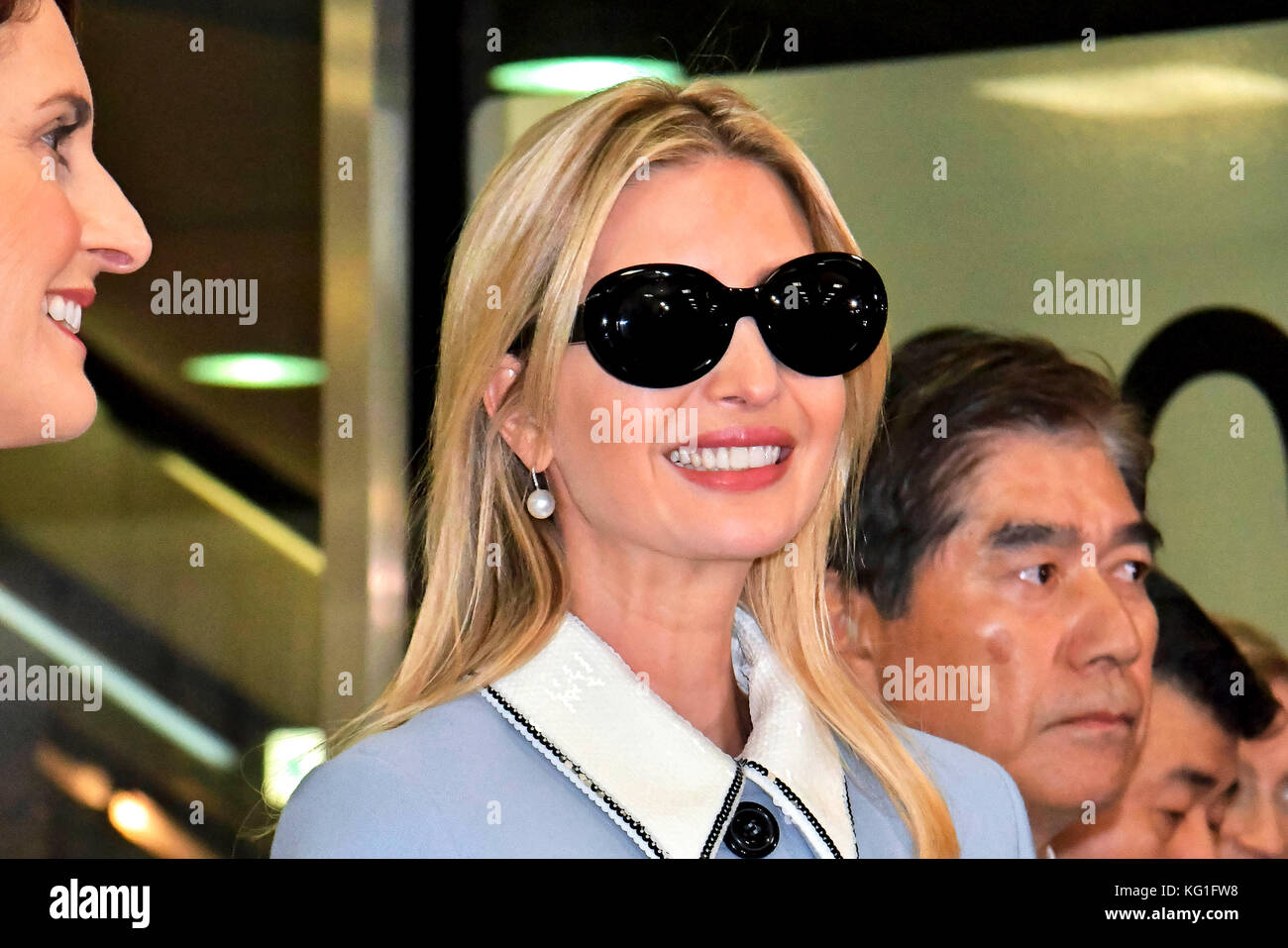 Narita, Chiba, Japon. 02e novembre 2017. Ivanka Trump, fille et conseillère du président américain Donald Trump, est vue à son arrivée à l'aéroport international de Narita le 2 novembre 2017 à Narita, Chiba, Japon. Crédit: Geisler-Fotopress/Alay Live News Banque D'Images