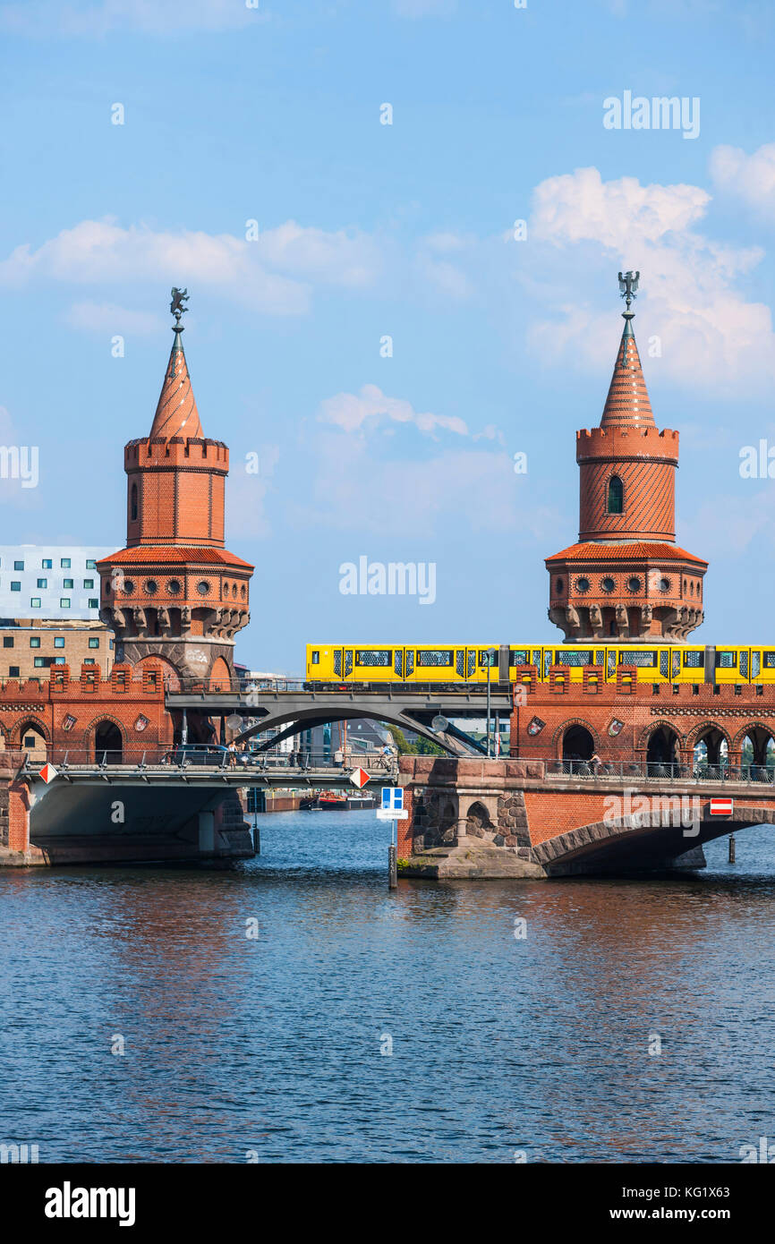 Berlin, Allemagne : Oberbaumbrücke - Spree Banque D'Images