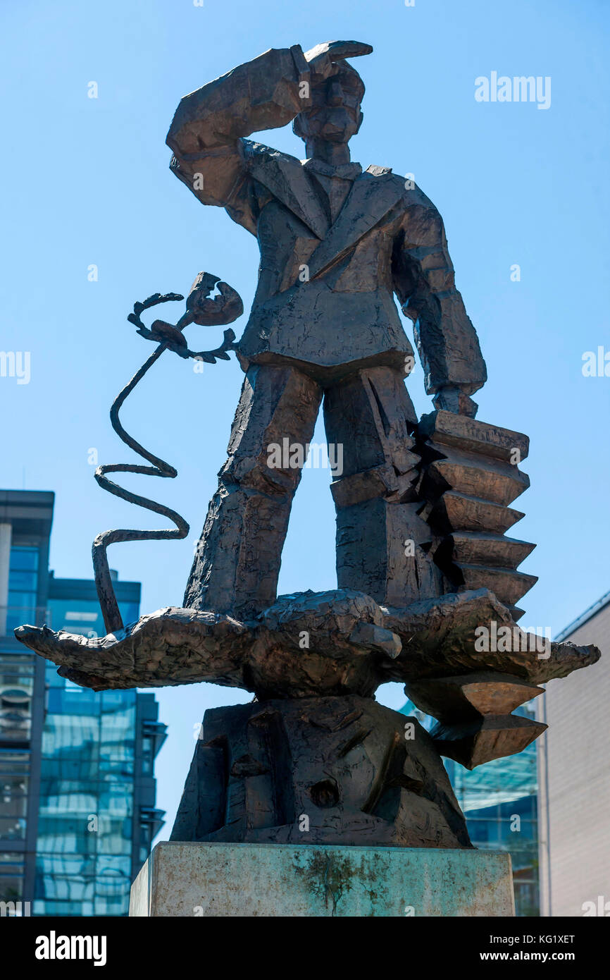 Düsseldorf, Nordrhein-Westfalen, Allemagne : "Skulptur Medienhafen : Hans Albers" , Jörg Immendorf von Banque D'Images