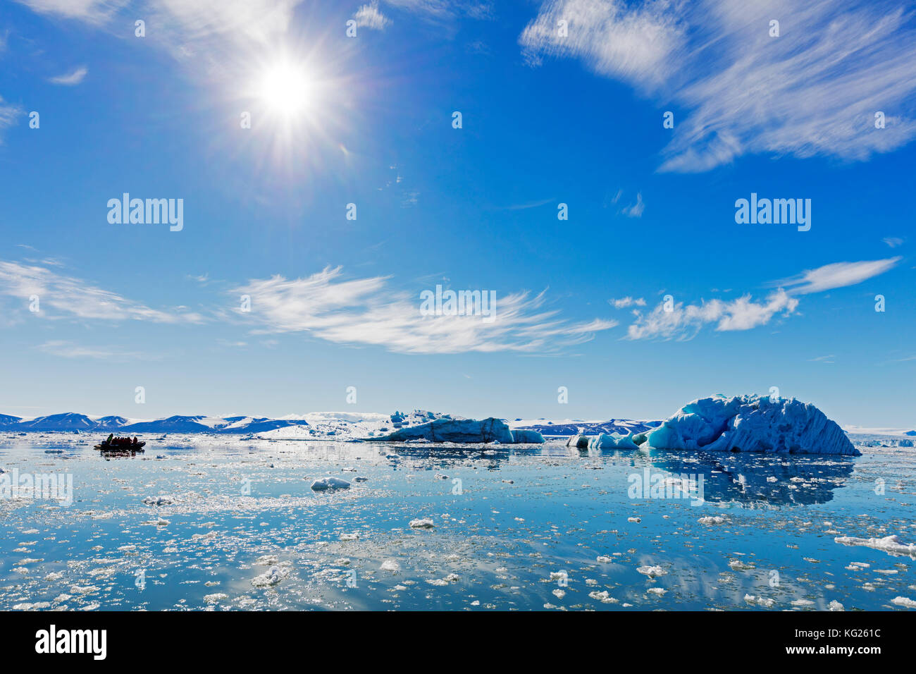 Rempli d'iceberg glacial lagoon, Spitsbergen, Svalbard, Norvège, Europe, de l'Arctique Banque D'Images