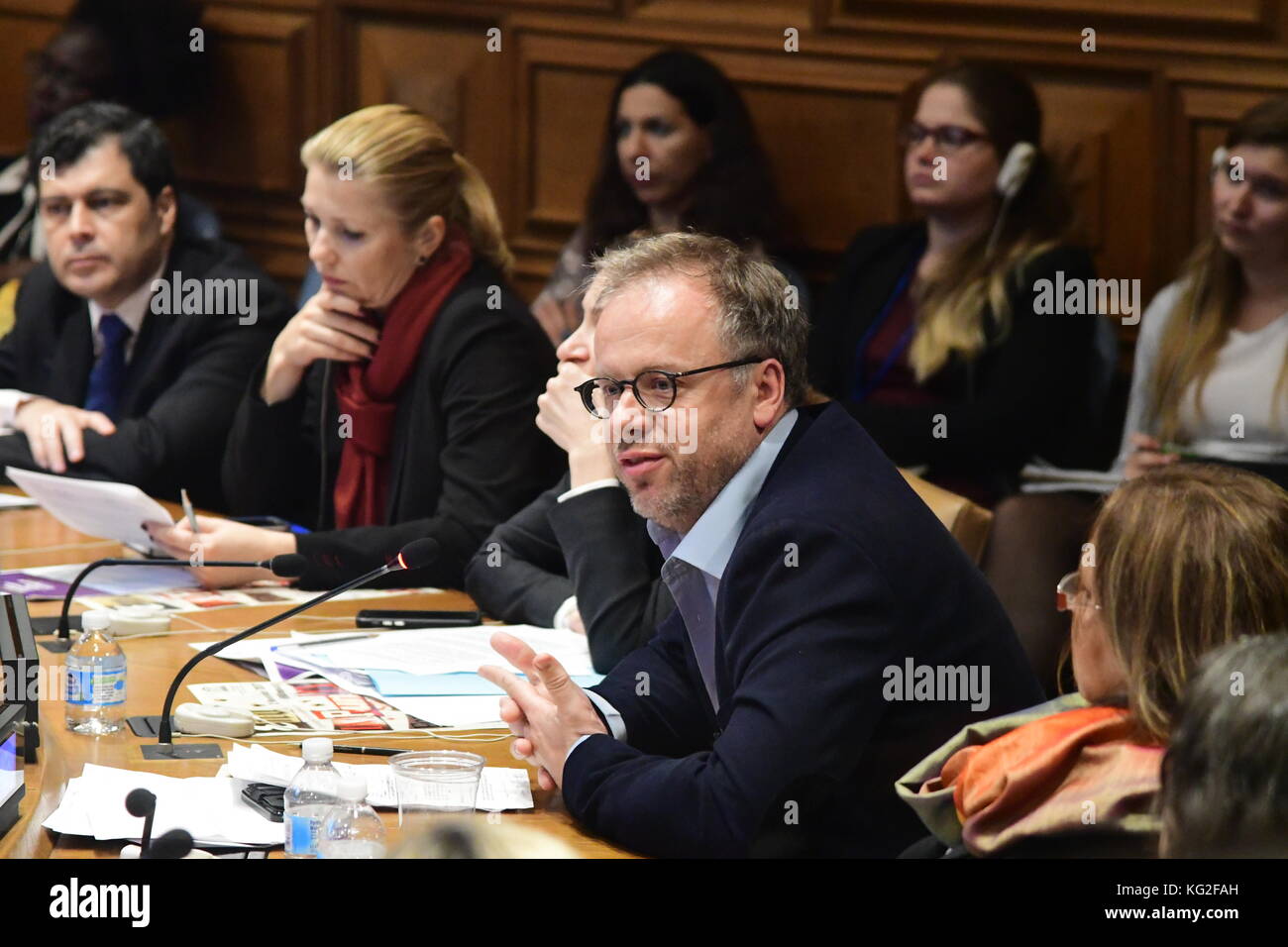 Christophe delaire de Reporters sans frontières parle. L'Unesco s'est joint à la mission permanente de la Grèce auprès de l'hôte d'une réunion-débat : 'La fin de l'impunité pour les crimes commis contre les journalistes : le renforcement de la mise en œuvre et l'affaire des femmes journalistes' avec mme. penelope manis de cnn agissant comme modérateur. sur parleurs inclus Mme. Anne guegen, représentant permanent adjoint de la France ; christophe delaire, directeur général de Reporters sans frontières ; Mme. Michelle Ferrier, créateur de l'outil anti-harcèlement en ligne trollbusters ; nupur basu, un cinéaste indien & créateur de révolution de velours. (Phot Banque D'Images