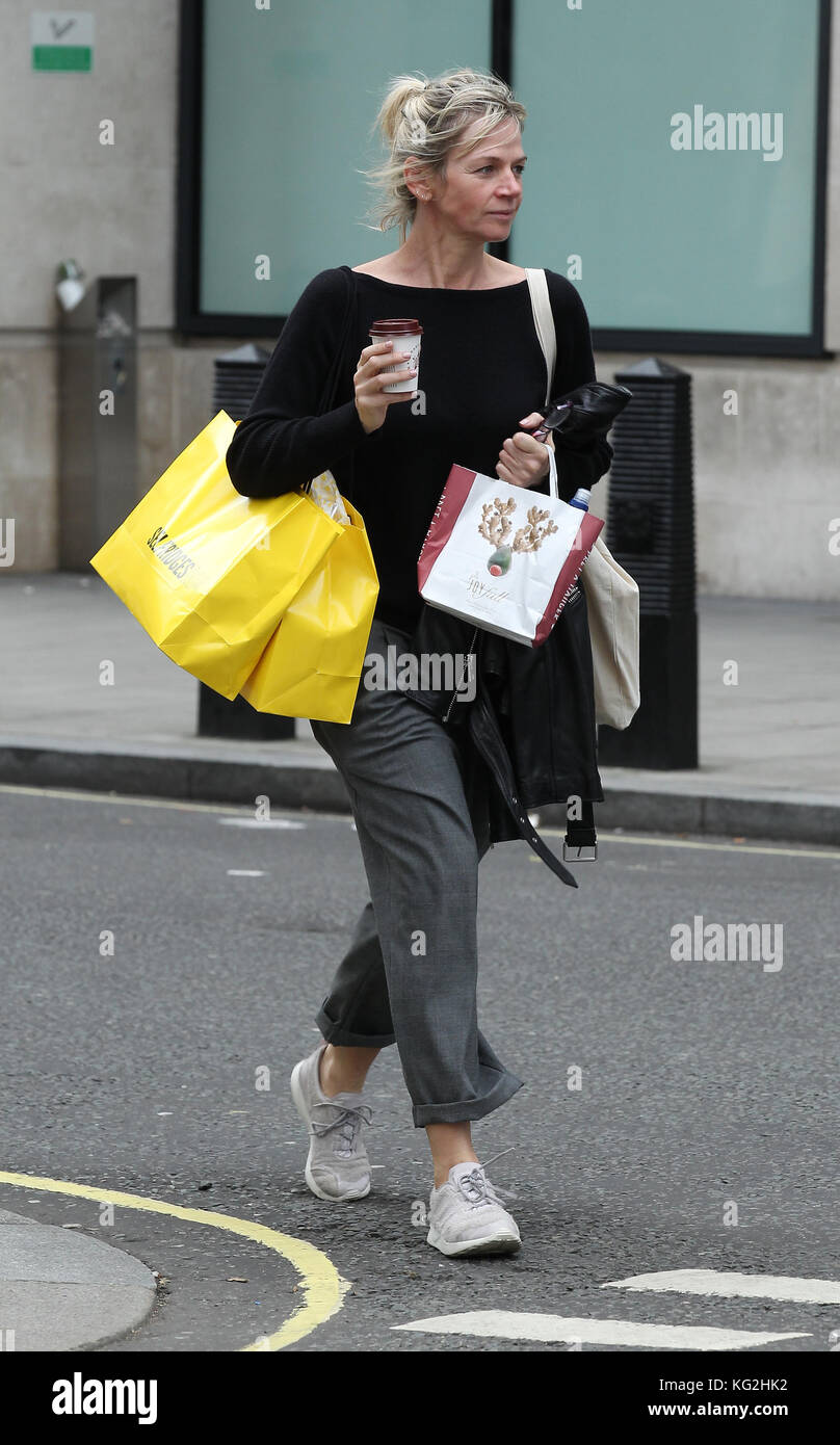 London - oct 28, 2017 : zoe ball presenter vu arriver à la BBC Radio 2 studios Banque D'Images