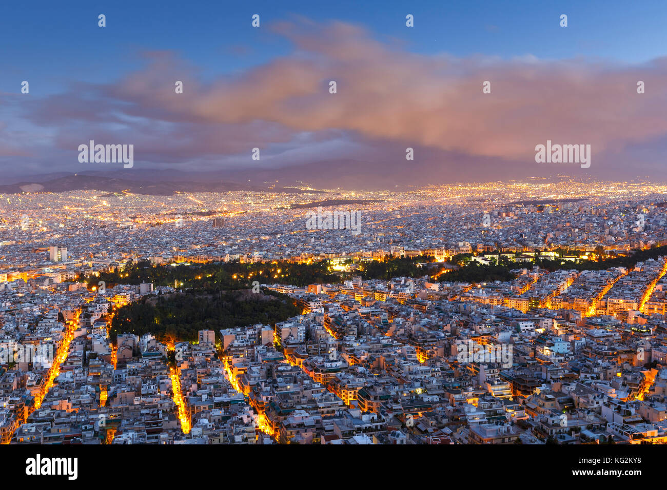 Vue d'Athènes depuis la colline du Lycabette, au lever du soleil, la Grèce. Banque D'Images