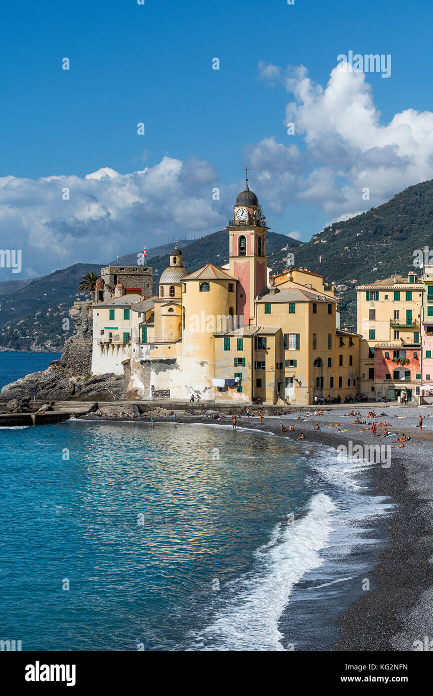 Basilique Santa Maria Assunta, Camogli, ligurie, italie. Banque D'Images