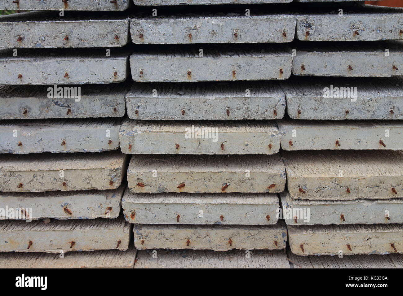 Pile de béton préfabriqué en usine pour accélérer la construction. standard Banque D'Images