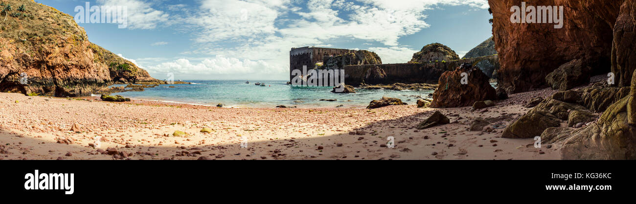 500px photo id : 91622399 - un panorama d'une des îles Berlenga (Portugal). La vue était superbe. Assurez-vous de regarder en plein écran (m). Banque D'Images