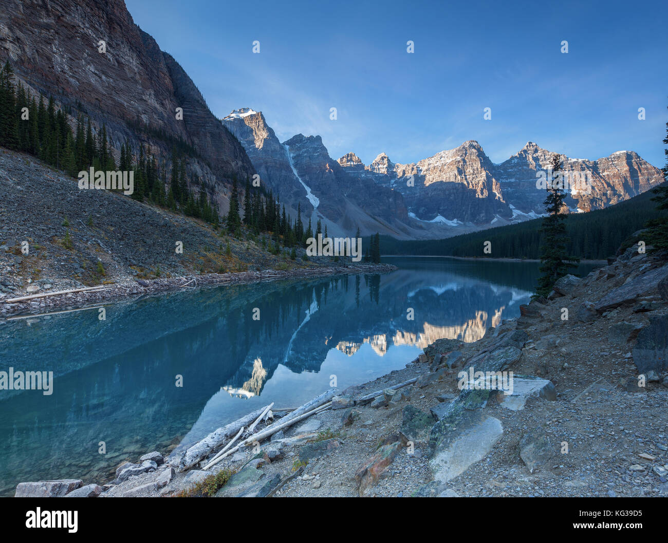 Le lac Moraine Banff (Alberta) Banque D'Images