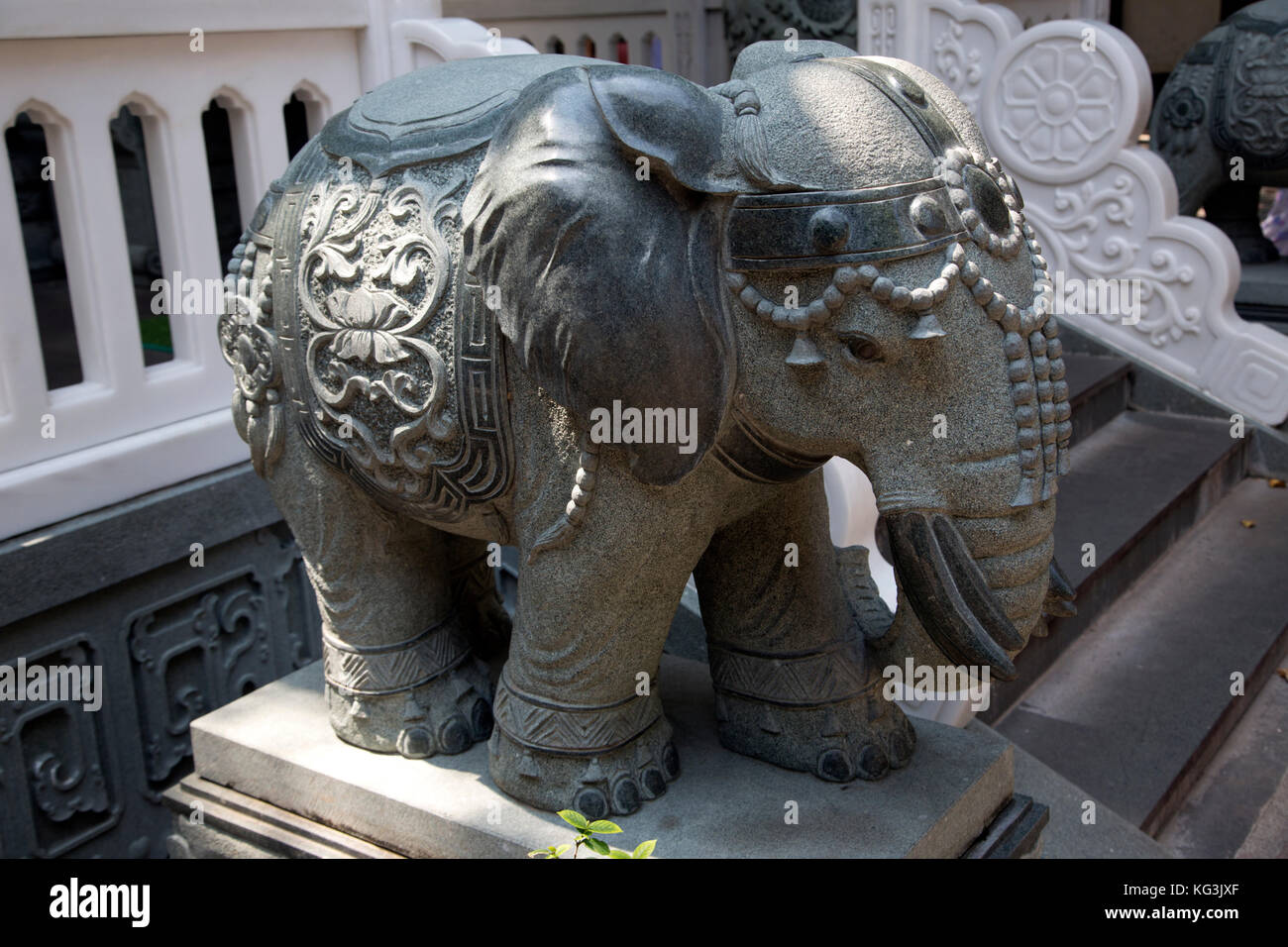 Colombo Sri Lanka l'île des esclaves Temple Gangaramaya Statue de Guardian Elephant Banque D'Images