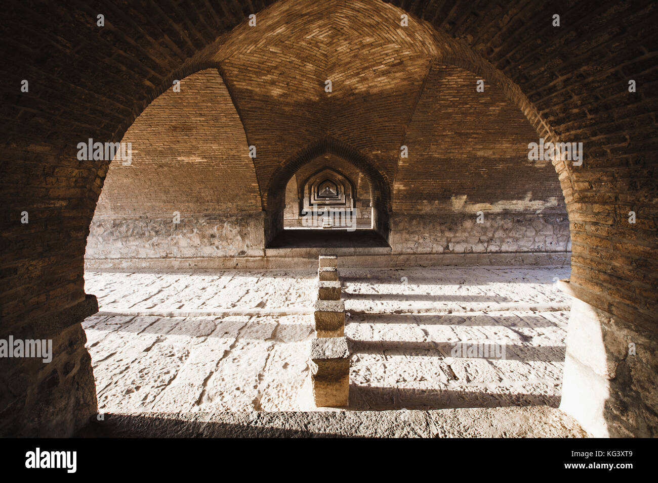 Si-O-seh pol, aussi appelé le pont de 33 arches, Isfahan, Iran Banque D'Images