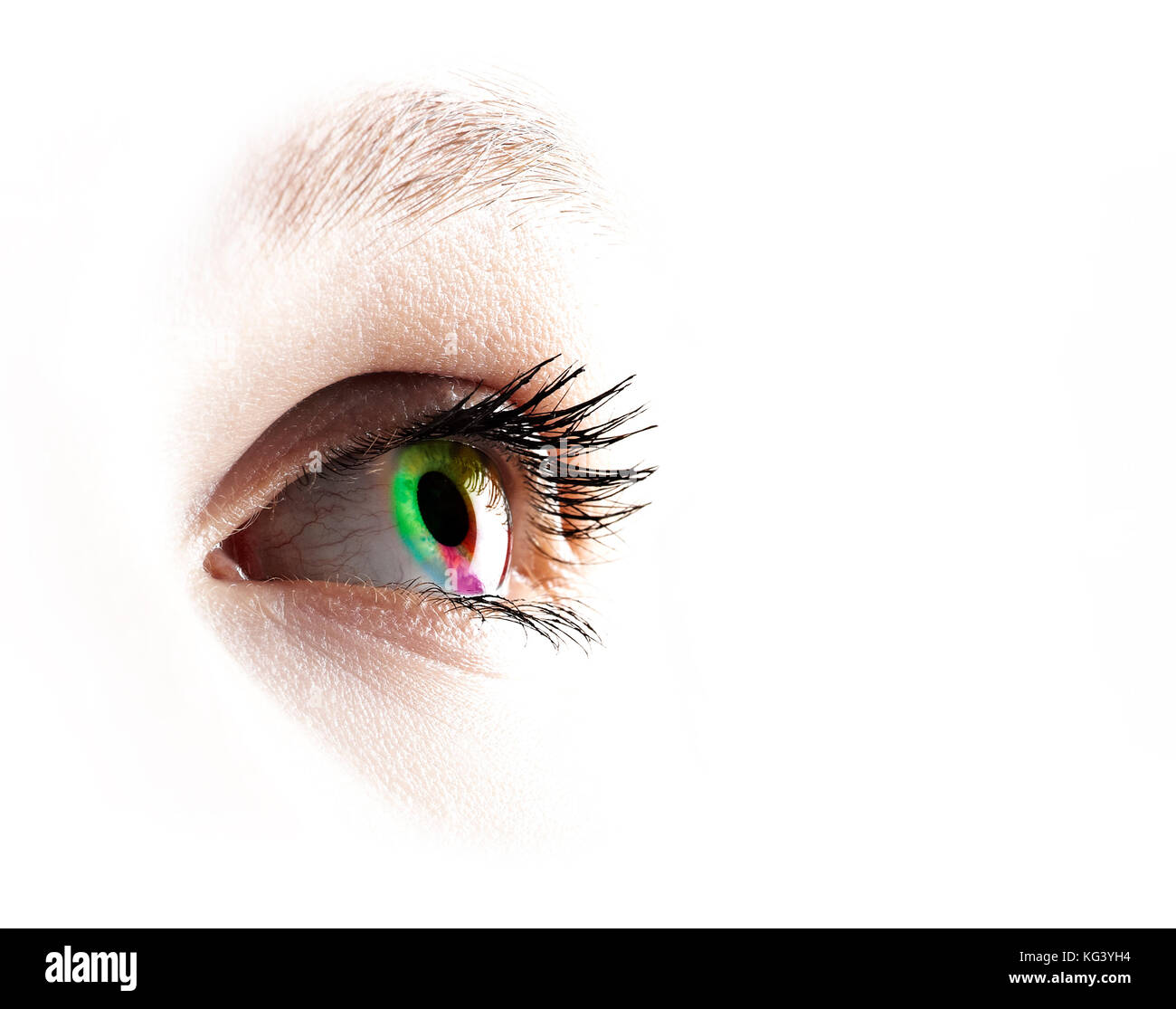 Arc-en-ciel colorés sur fond blanc des yeux féminins Banque D'Images