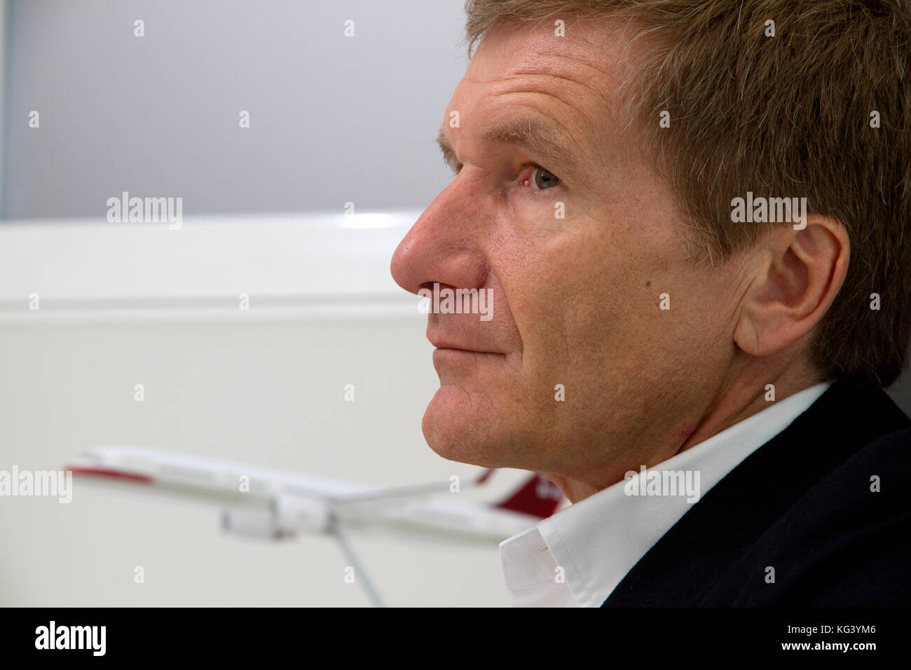 Ex coureur Formule 1 Thierry Boutsen dans son bureau à Monaco Ville Banque D'Images