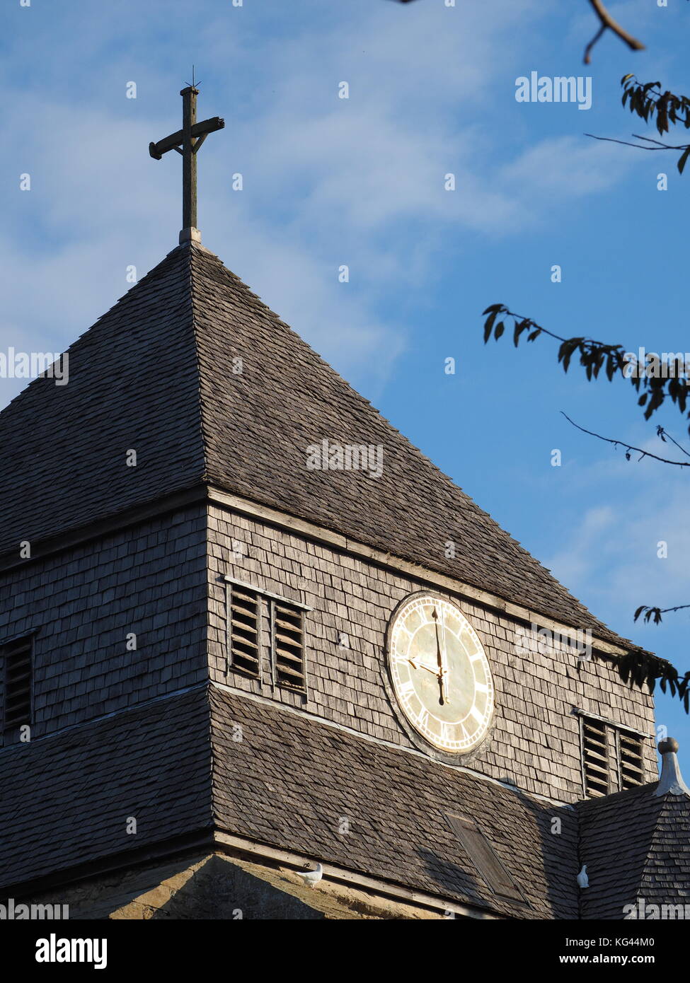 Minster sur mer, Kent, UK. 29Th sep 2017. Météo France : un matin ensoleillé à Minster sur mer. L'horloge de Minster Abbey. Credit : James Bell/Alamy Live News Banque D'Images