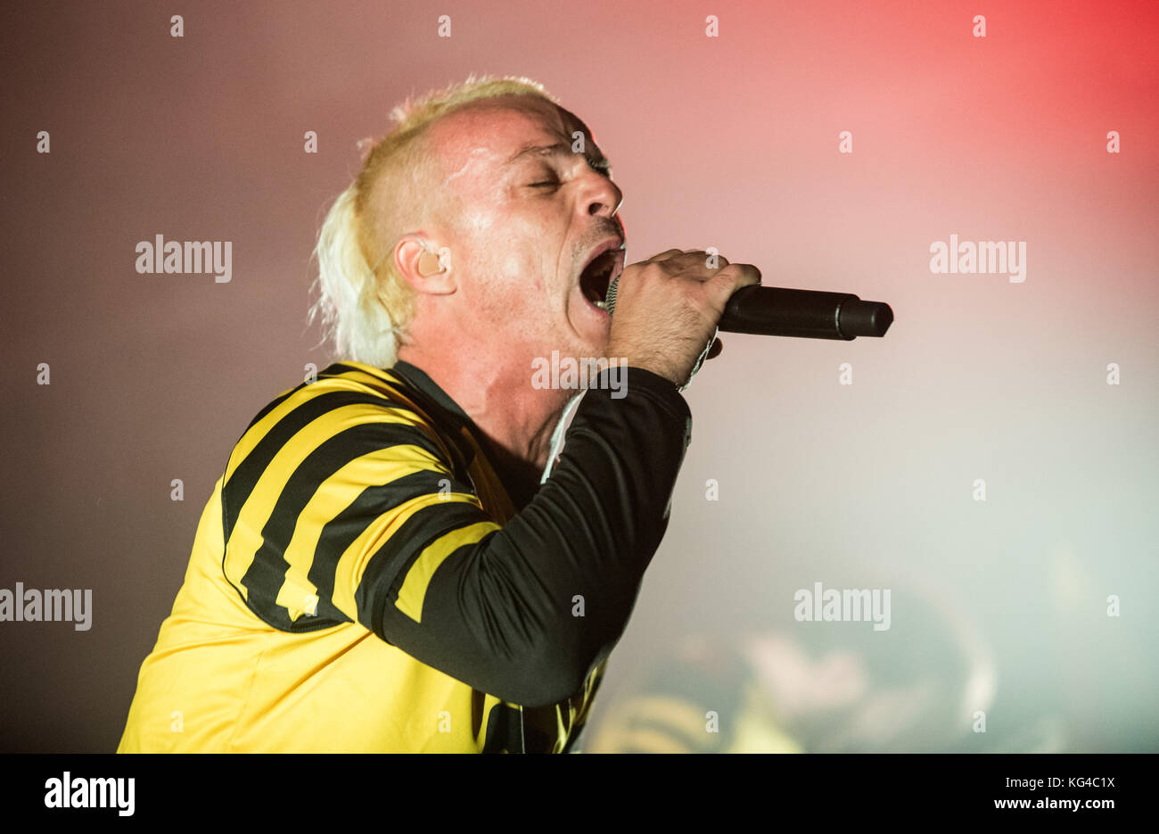 Saluzzo, Italie. 08Th nov, 2017. adis zvekić (dubioza kolektiv ) effectue en saluzzo au 3e 14 novembre 2017 crs pala crédit : Alberto gandolfo/Alamy live news Banque D'Images