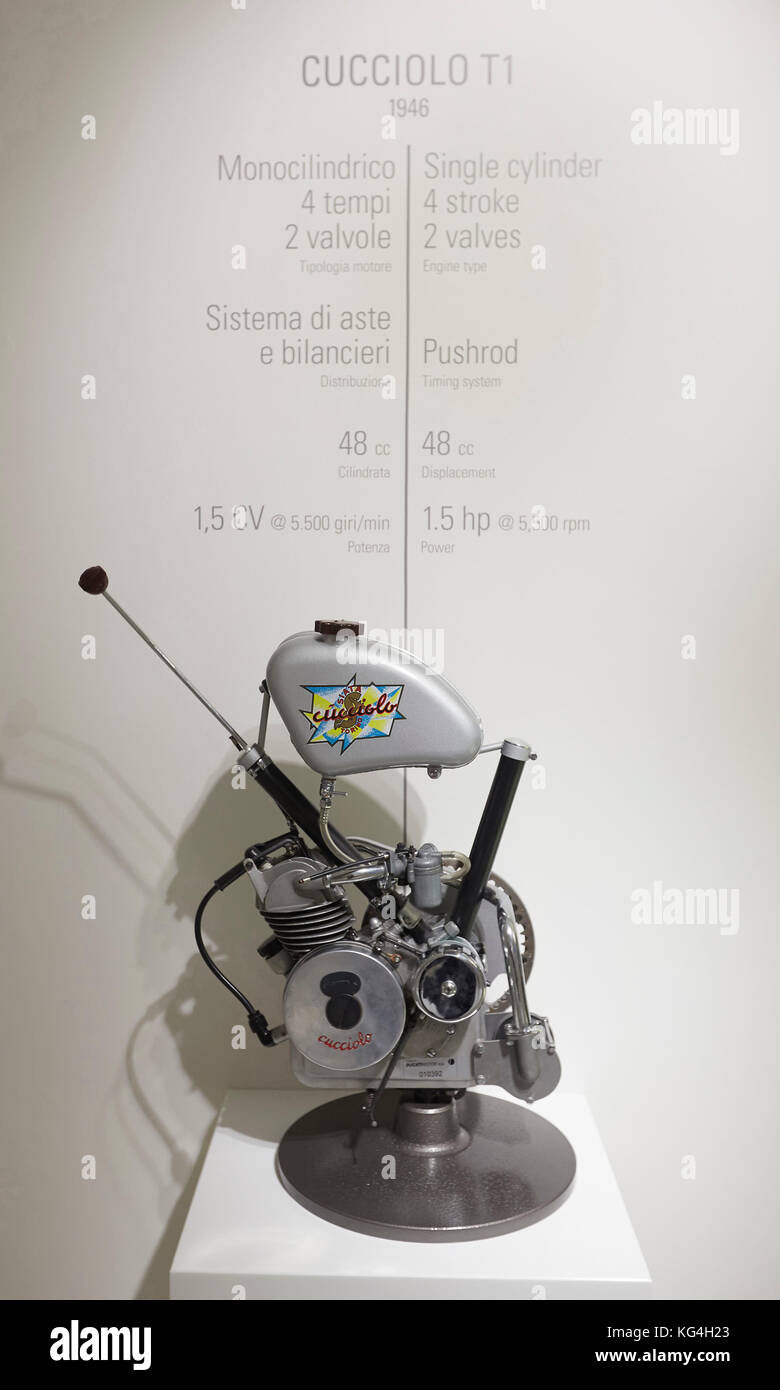 Le Cucciolo unique cylindre 4 temps 48cc à deux soupapes moteur par Aldo Farinelli sur l'affichage à l'usine Ducati museum, Bologne, Italie. Banque D'Images