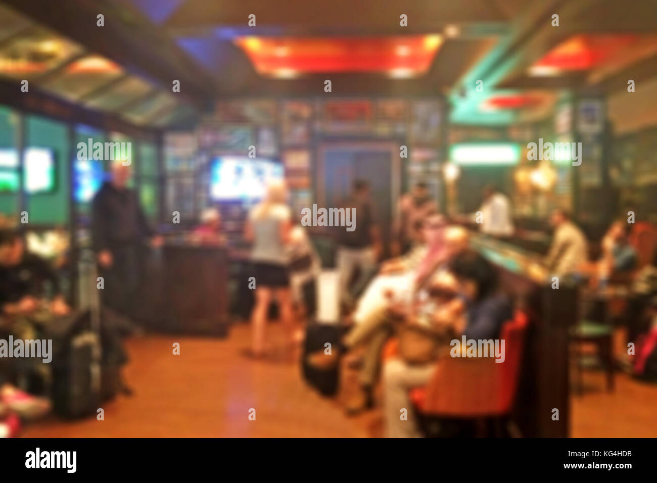 Arrière-plan flou de voyageurs espace d'attente à l'aéroport. Banque D'Images Arrière-plan flou de voyageurs espace d'attente à l'aéroport. Banque D'Images