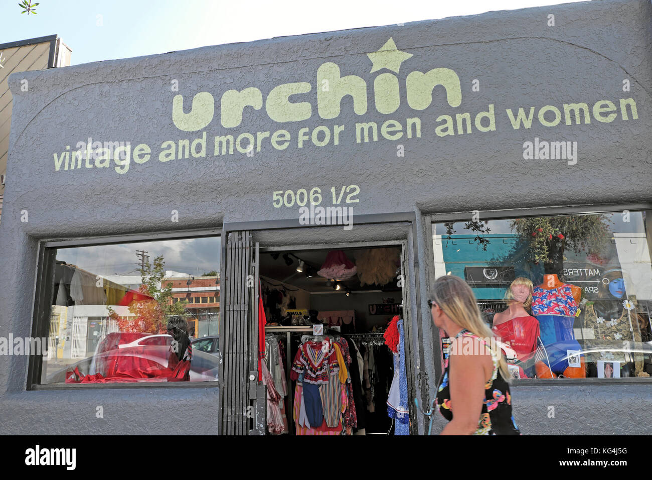 Boutique de vetements vintage ourchin magasin de vetements retro pour hommes et femmes sur York Boulevard a Highland Park Los Angeles LA Californie USA KATHY DEWITT Photo Stock Alamy