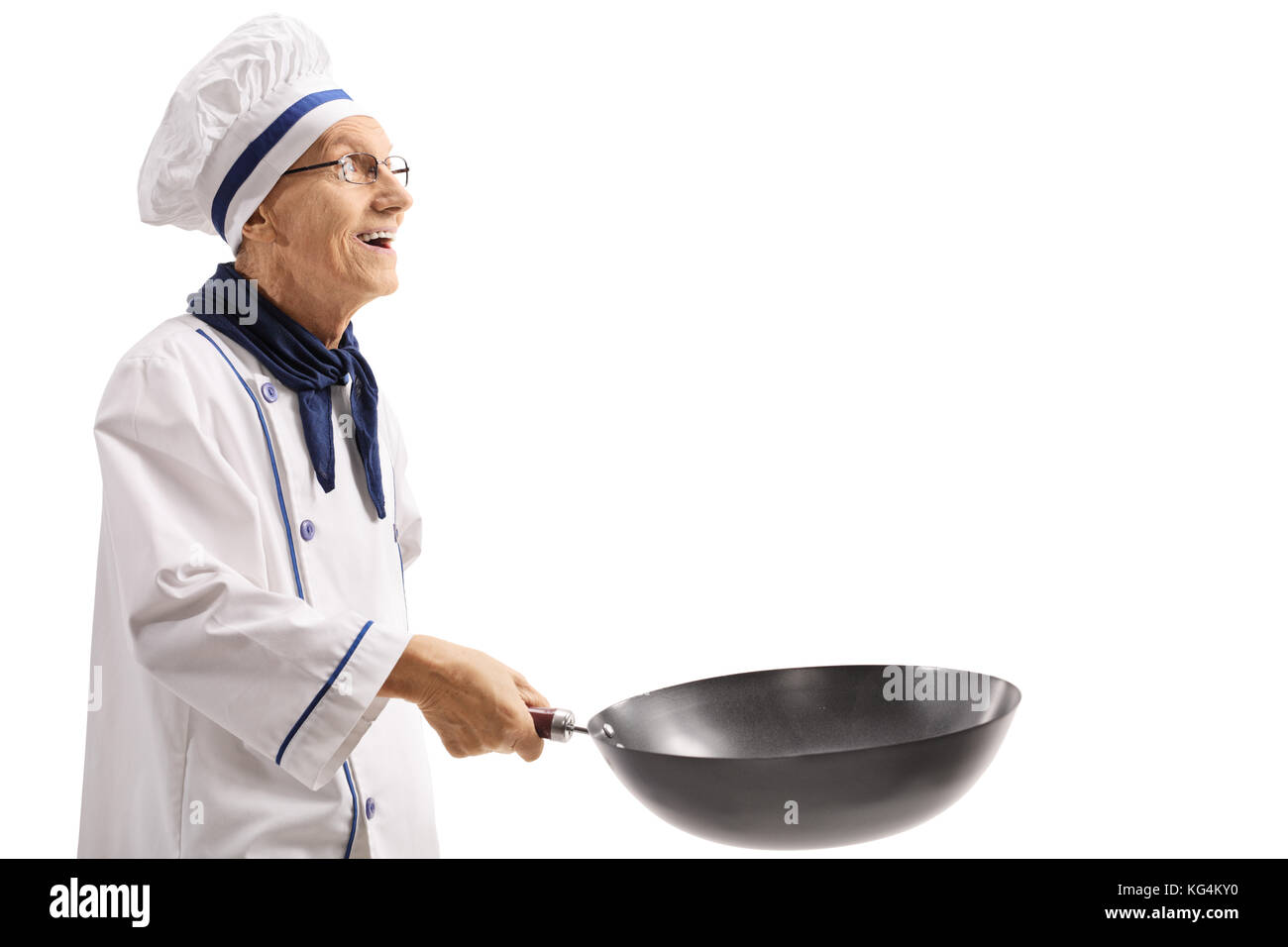 Personnes âgées chef avec un wok pan isolé sur fond blanc Banque D'Images