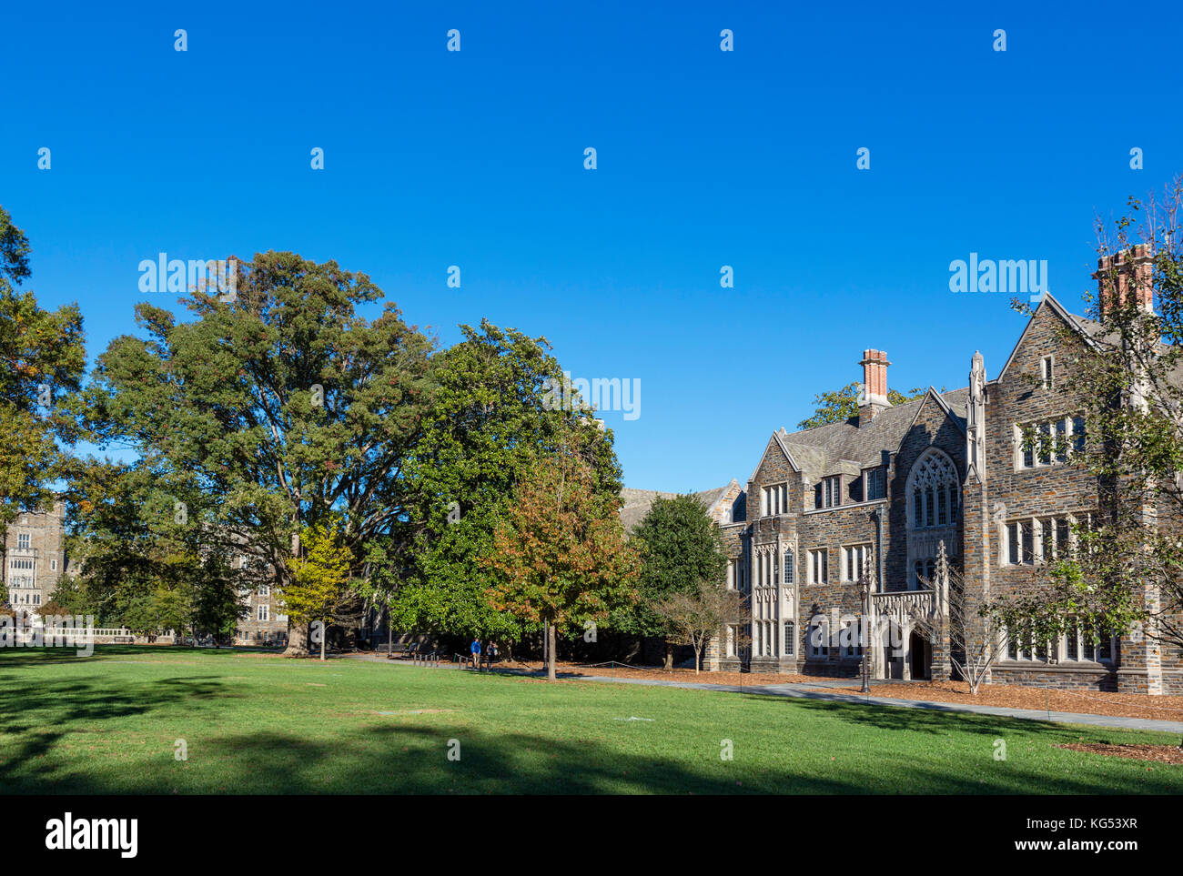 Voir à partir de la chapelle de route de Trinity College of Arts and Sciences, Duke University, Durham, North Carolina, USA. Banque D'Images
