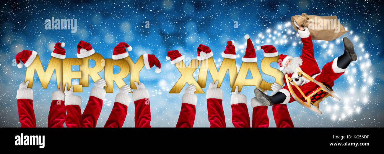 Joyeux Noel Pere Noel Drole Fou De Vœux Sur Traineau Et Bras Costume Holding Up Lettre D Or Sur Fond Bleu Panorama Neige Photo Stock Alamy Joyeux Noel Pere Noel Drole Fou De Vœux Sur Traineau Et Bras Costume Holding Up Lettre D Or Sur Fond Bleu Panorama Neige Photo Stock Alamy