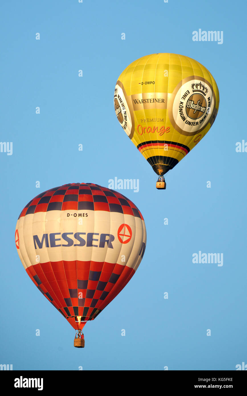 Deux ballons à air sur marnes, Rhénanie du Nord-Westphalie, Allemagne Banque D'Images