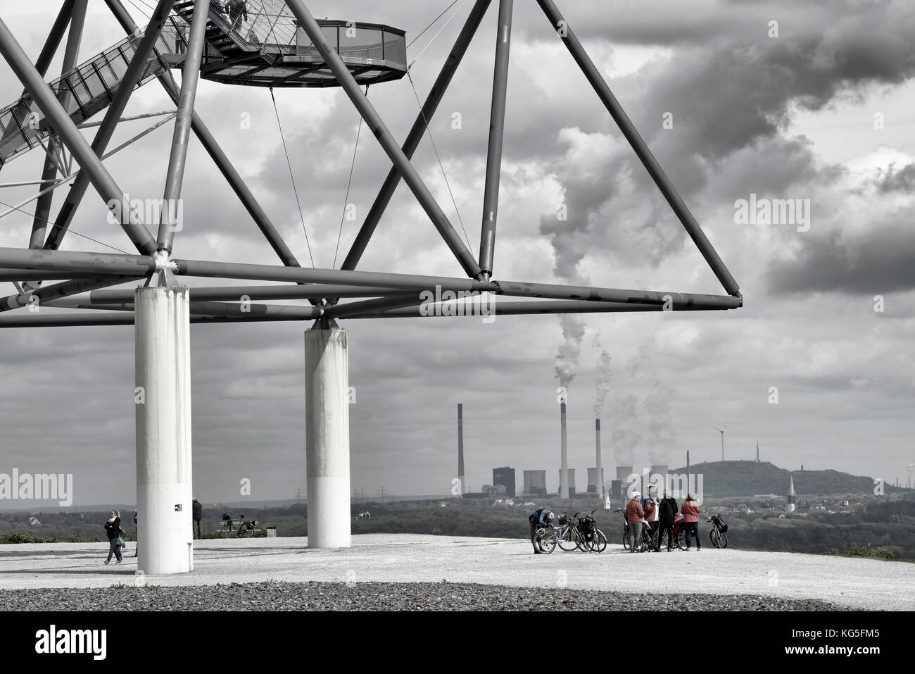 Tetraeder sur la Halde Emscherblick, 50 m de haut en acier plate-forme panoramique, pyramide, Bottrop, Rhénanie du Nord-Westphalie, région de la Ruhr, Allemagne [M] Banque D'Images