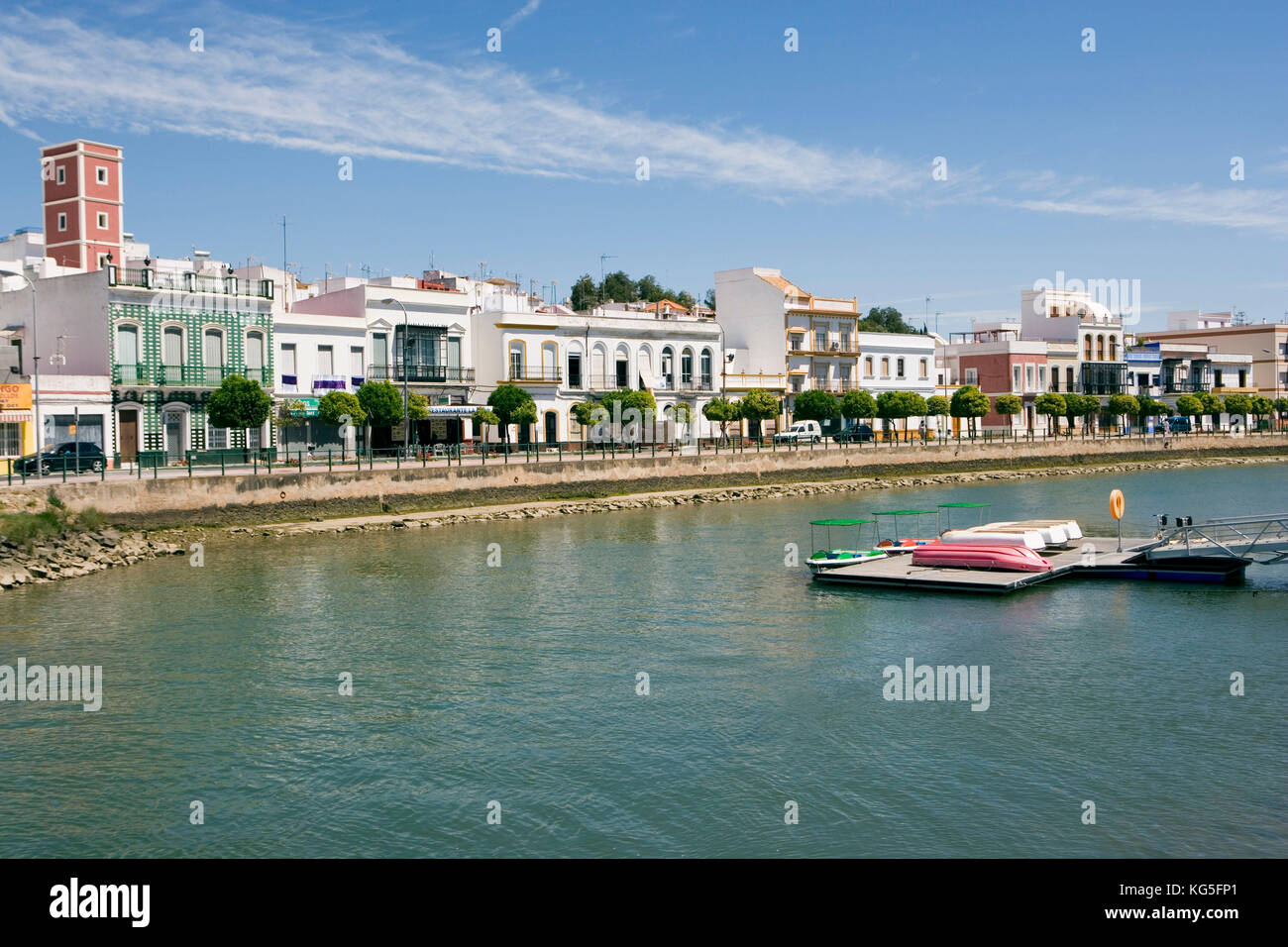 Ayamonte, ville de frontière à frontière, le Portugal est la rivière Rio Guadiana (rivière), environ 21 000 habitants, banque, promenade dans Rio Guadiana (rivière) Banque D'Images