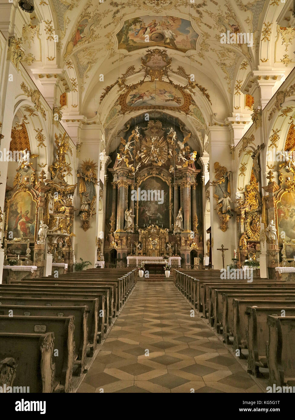 Allemagne, Bavière, Dietramszell Mariä Himmelfahrt, 'Kloster" (abbaye), vue de l'intérieur, retable baroque, stuc, fresque au plafond et de Johann Baptist Zimmermann, Banque D'Images