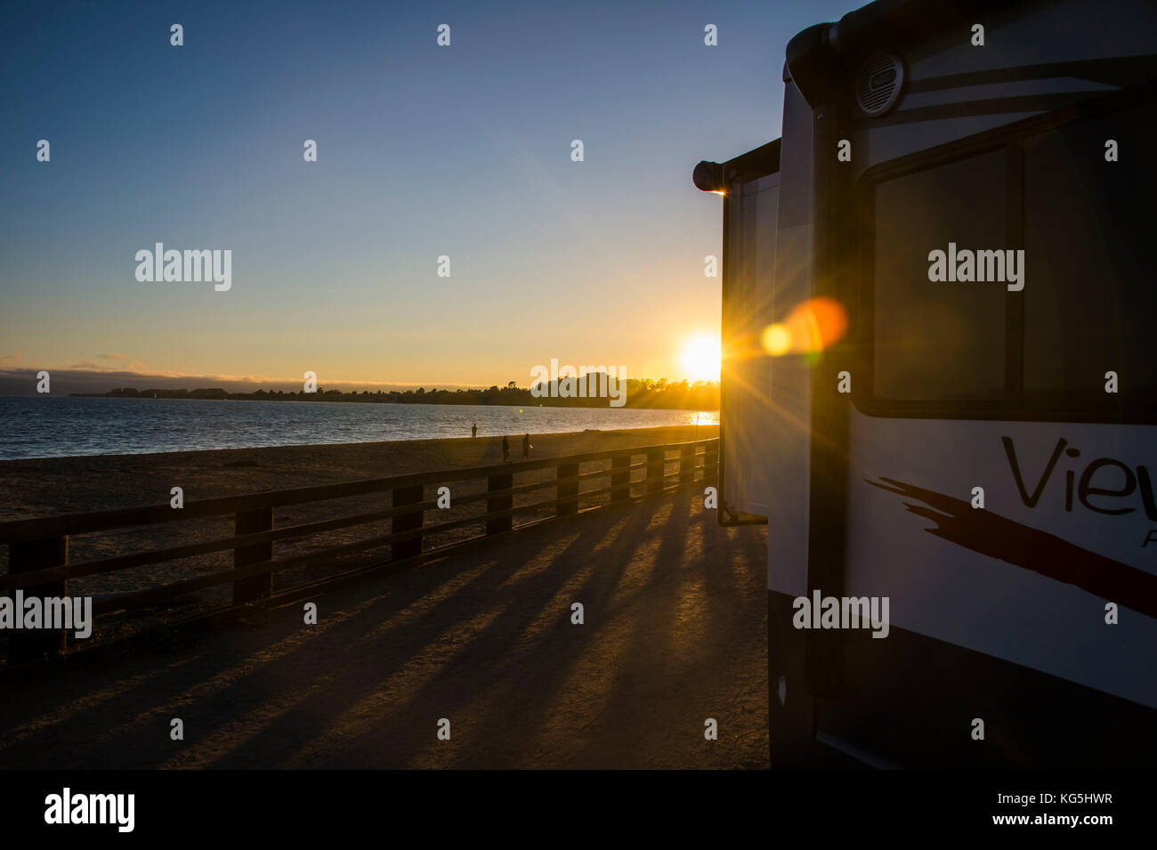 Au coucher du soleil sur la promenade Seacliff State Park, Big Sur, Californie, USA Banque D'Images