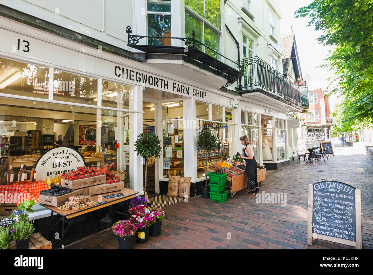 L'Angleterre, Kent, Tunbridge Wells, la rue commerçante pantiles, chegworth farm shop Banque D'Images