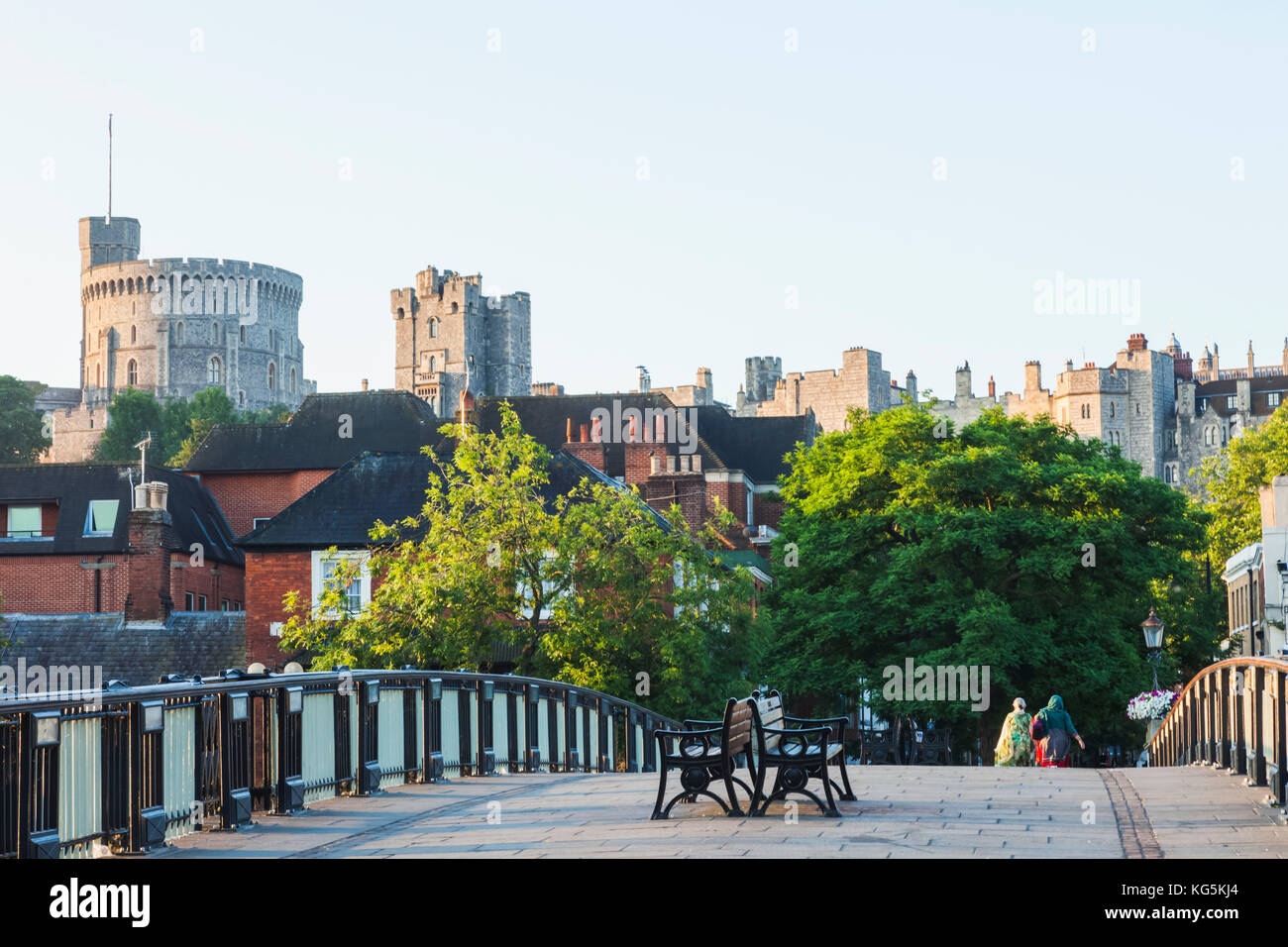 L'Angleterre, Berkshire, Windsor, Windsor town bridge et le château de Windsor skyline Banque D'Images