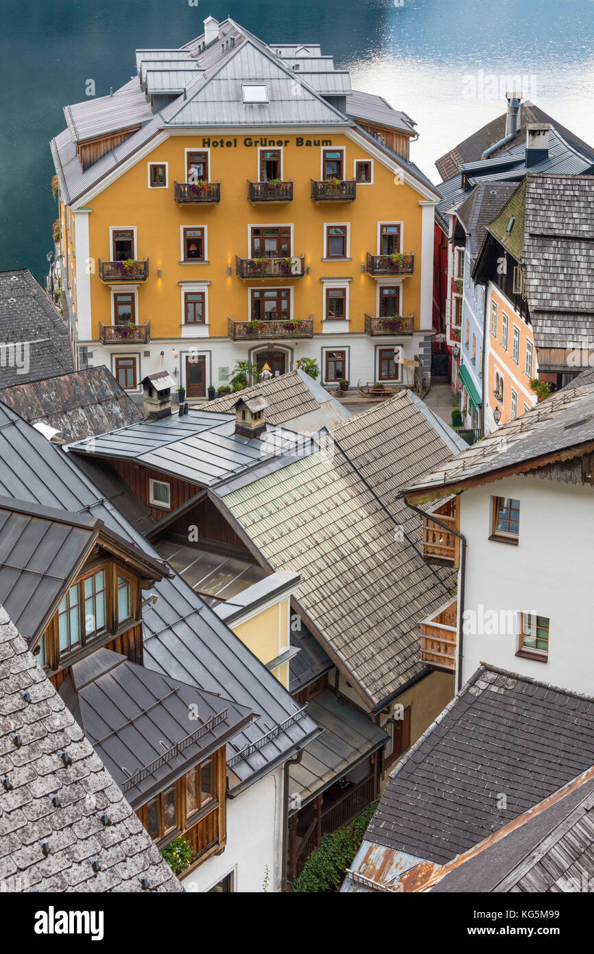 Toits et immeubles de la village autrichien de Hallstatt, région du Salzkammergut, Haute Autriche, Autriche Banque D'Images