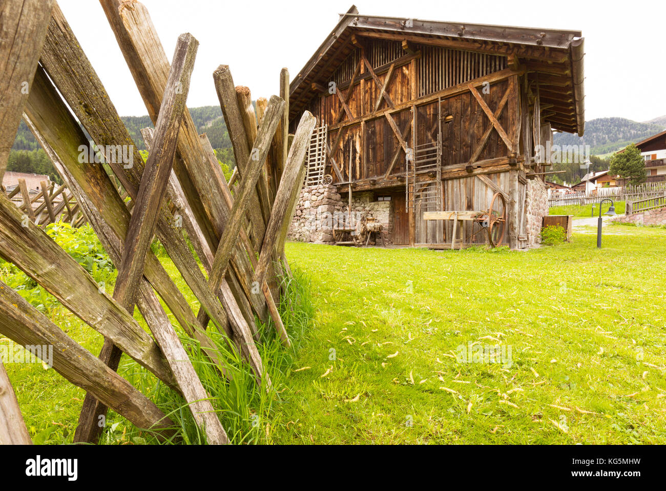 La vieille maison de campagne typique de sarntal, la province de Bolzano, le Tyrol du sud, Trentin-Haut-Adige, Italie Banque D'Images