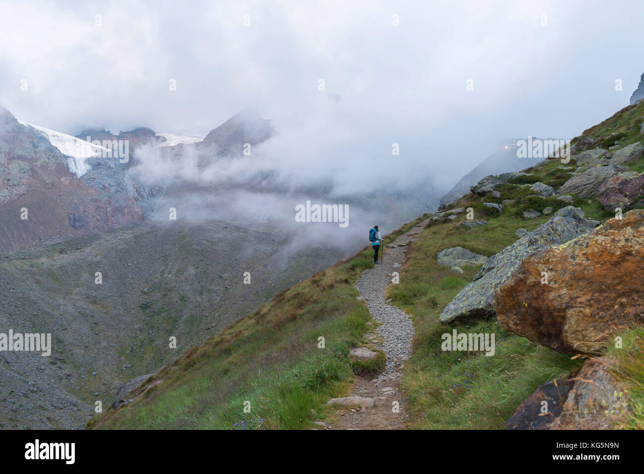 Sentier de montagne à larcher refuge europe, Italie, région du Trentin, pejo vallée, venezia valley, Sun Valley, parc national de Stelvio Banque D'Images