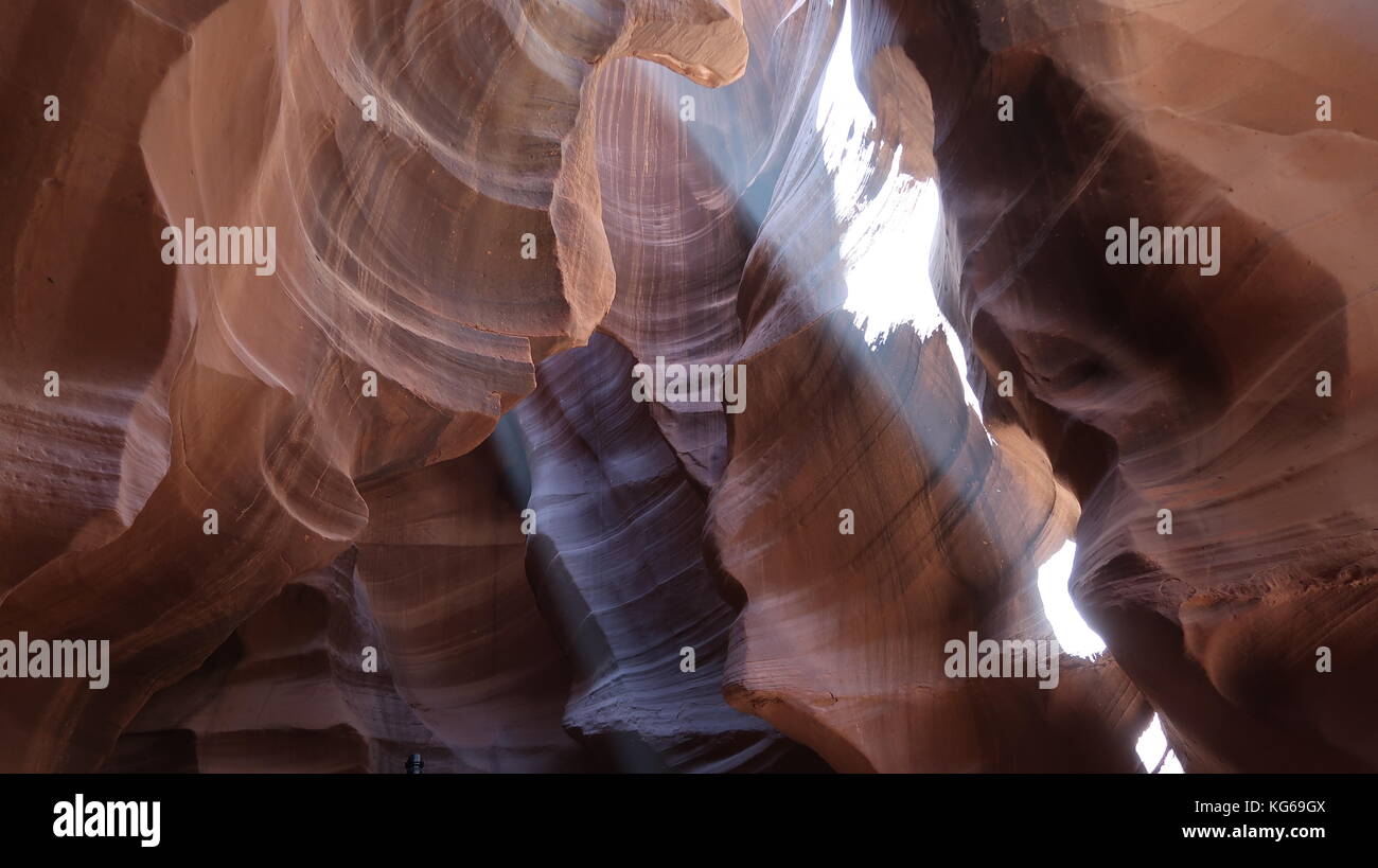 Antelope Canyon à Page (Arizona, USA). Sur la photo vous pouvez contempler comment l'eau a créé des vagues dans le canyon avec l'aide du sable. Banque D'Images