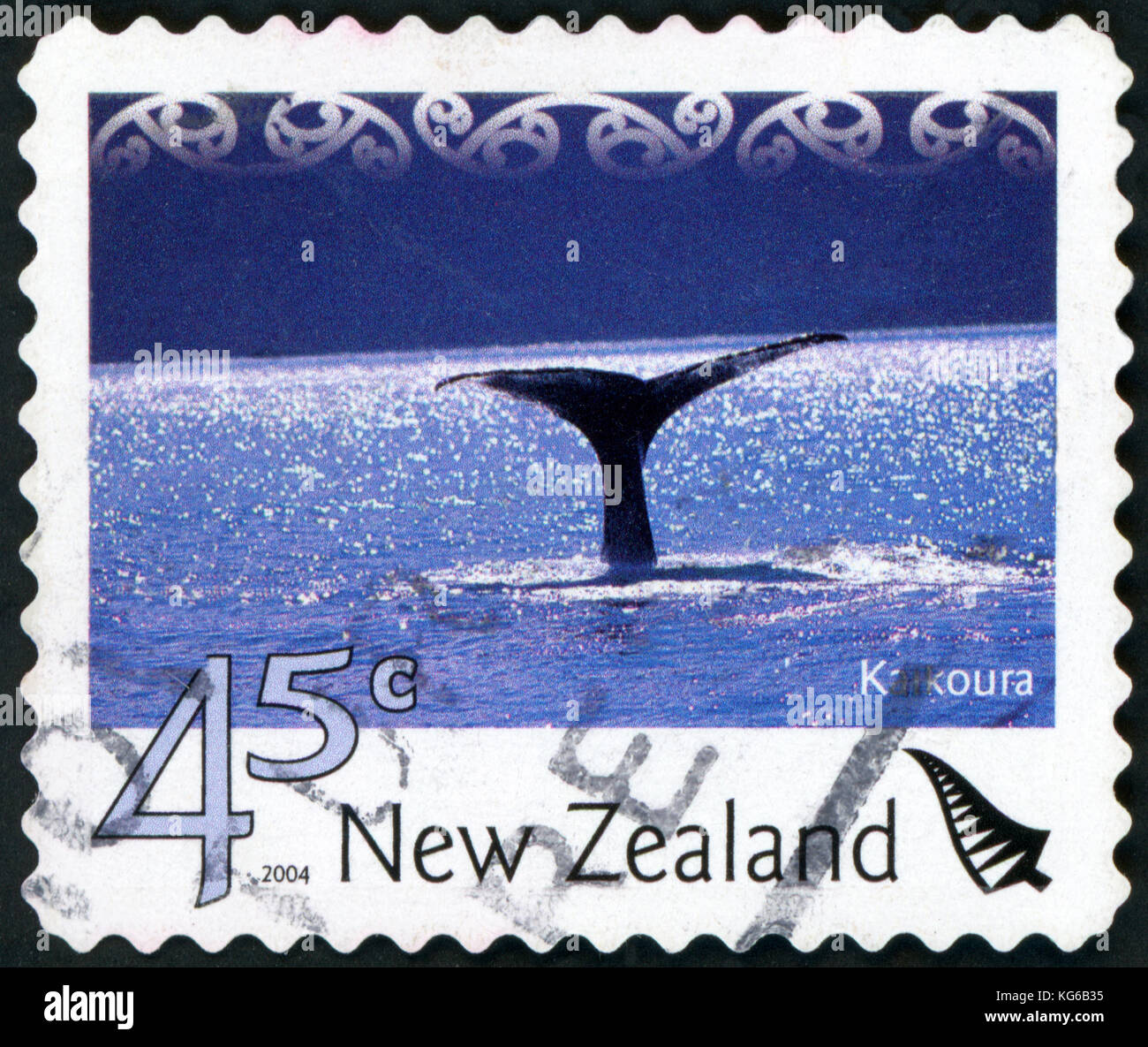 Nouvelle Zélande - circa 2004 : timbre de la Nouvelle-Zélande montre image d'une queue de baleine, vers 2004 Banque D'Images