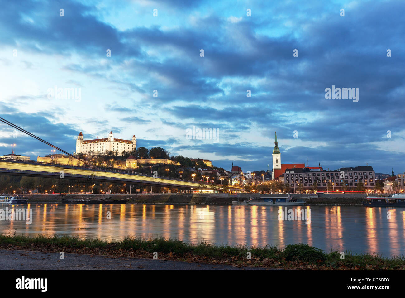 Vue panoramique de Bratislava et danube Banque D'Images