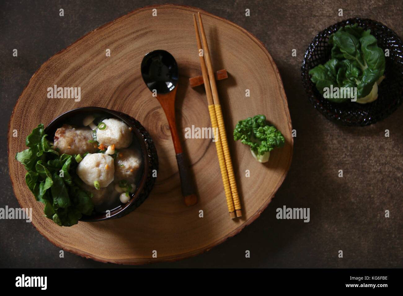 Soupe de boulettes de tofu et chinois Banque D'Images