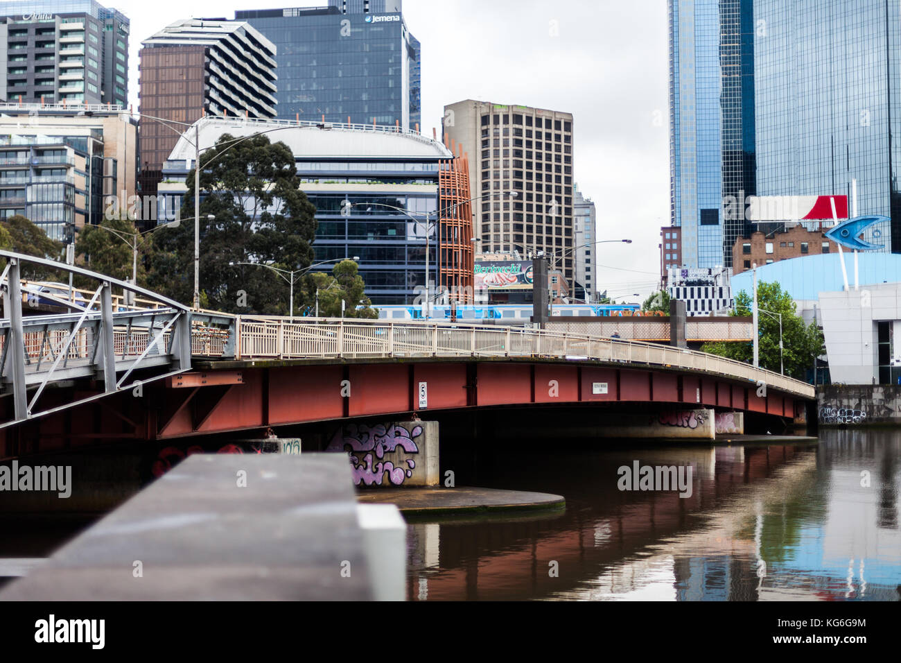 Le CBD de Melbourne et la rivière Yarra pendant la journée Banque D'Images