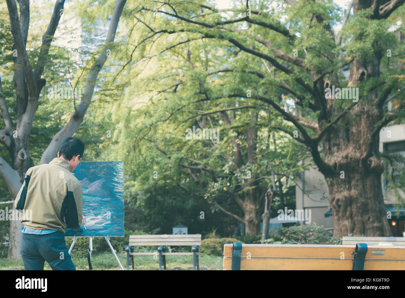 Le parc Ueno, Tokyo, Japon - 26 janvier 2017 : peinture artiste japonais asiatique stream photo dans le parc d'Ueno. vintage photo et filem style. Banque D'Images