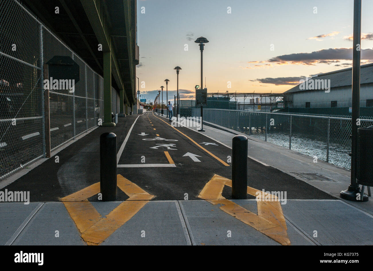 New York, NY, USA - bornes d'acier le long de la rivière Hudson, dans Harlem piers park, east coast greenway. crédit ©stacy walsh rosenstock/ alamy Banque D'Images