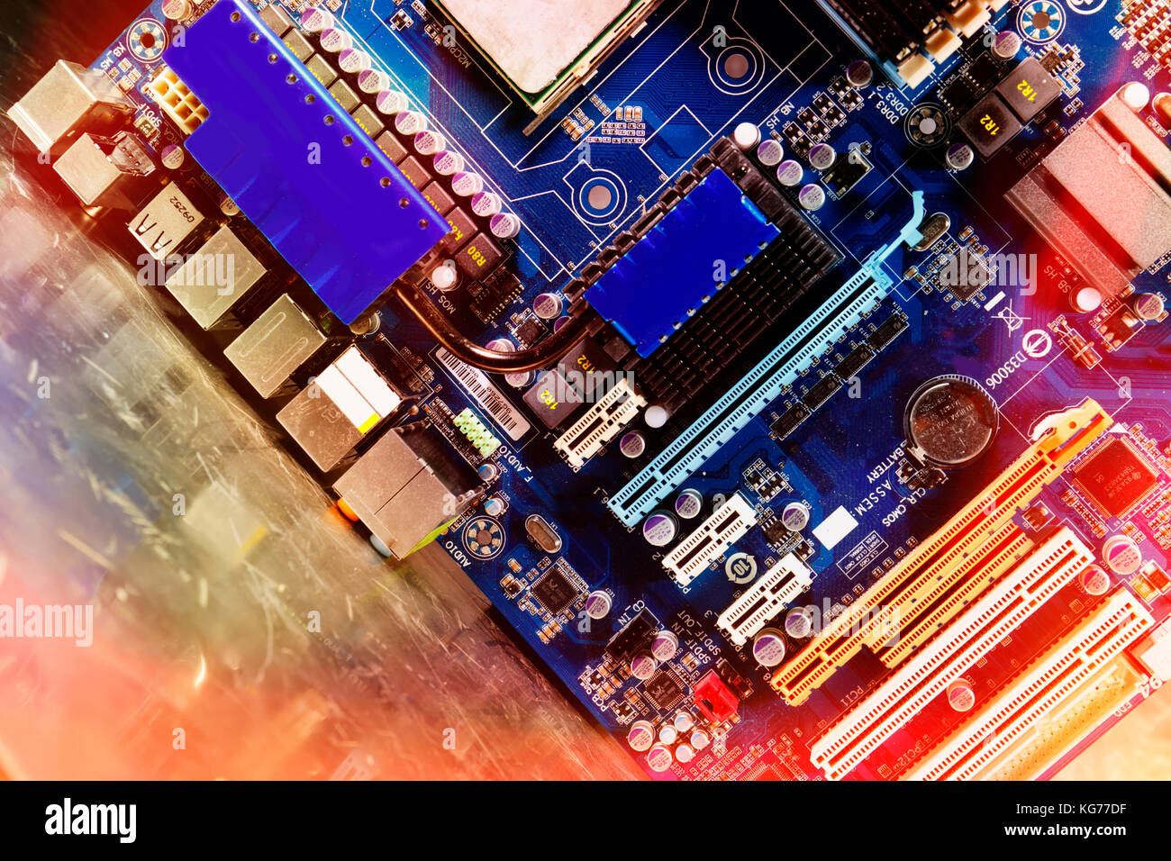 Prises d'alimentation des ordinateurs, les batteries et câble, micropuces et transistors Banque D'Images