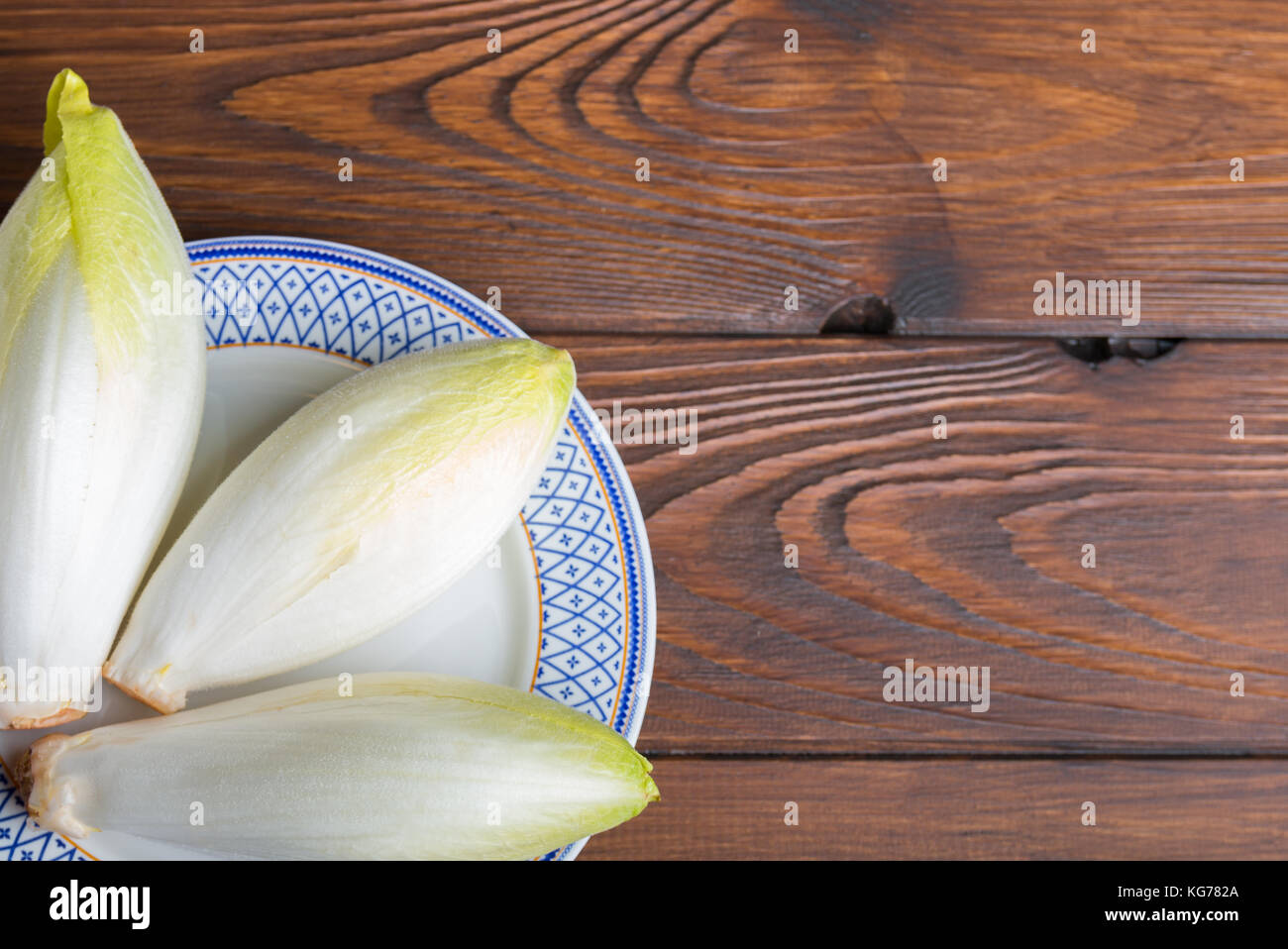 Endives close up sur un dessus de table view Banque D'Images