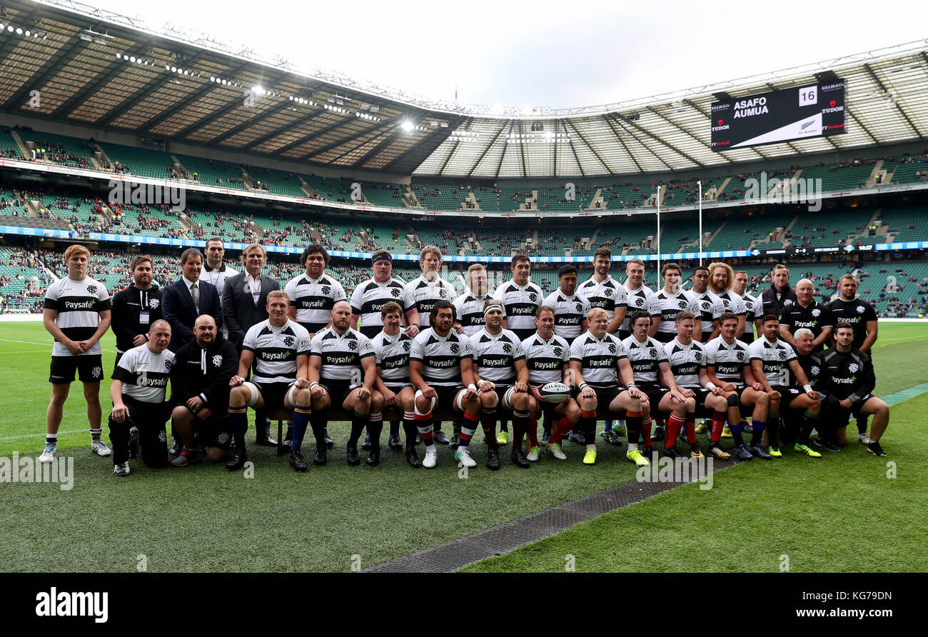 Joueurs et personnel barbares avant le match international d'automne à Twickenham, Londres. Banque D'Images