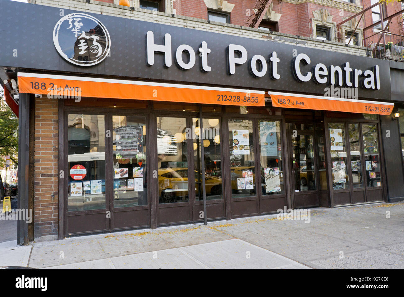 L'extérieur de la centrale Hot Pot restaurant chinois sur la 2e Avenue à New York. Ils se spécialisent dans la potée. soupes et quenelles Banque D'Images